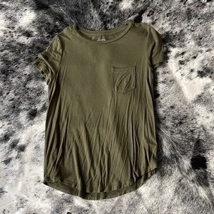Aeropostal short sleeve pocket tee